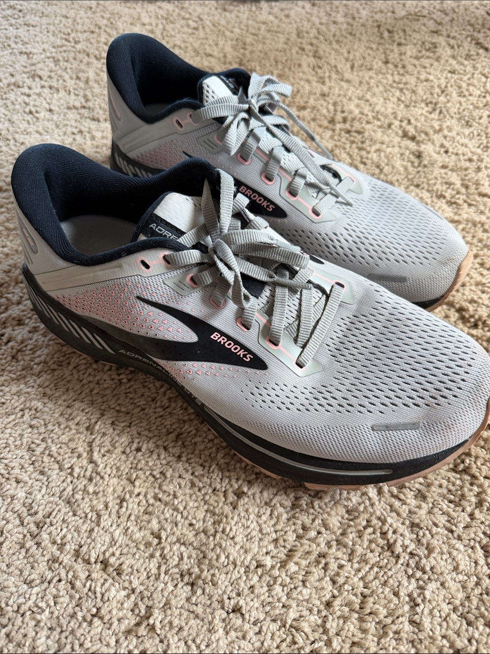 Brooks Women's Running Shoes - Light Gray Adrenaline GTS 22 size 11